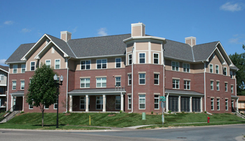 Exterior photo of Lincoln Place, a youth supportive housing apartment building in Eagan.